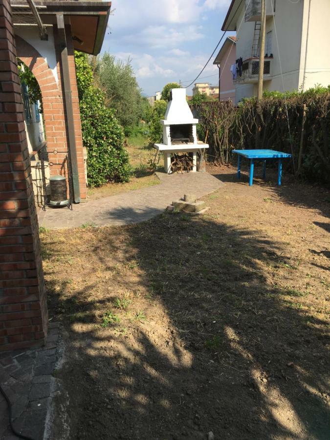 Casa Degli Zii Appartamento Letizia Luni Zewnętrze zdjęcie